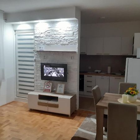 Apartman Vlada Appartement Pirot Buitenkant foto