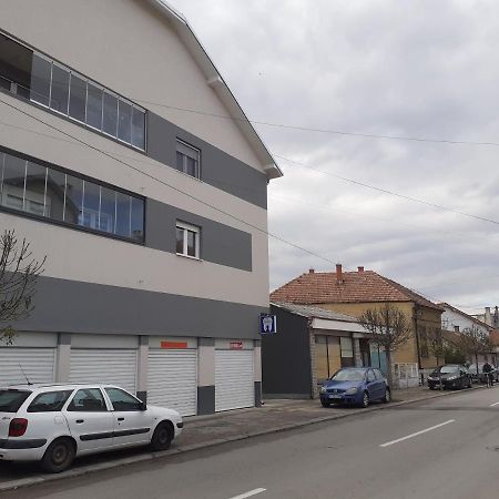 Apartman Vlada Appartement Pirot Buitenkant foto