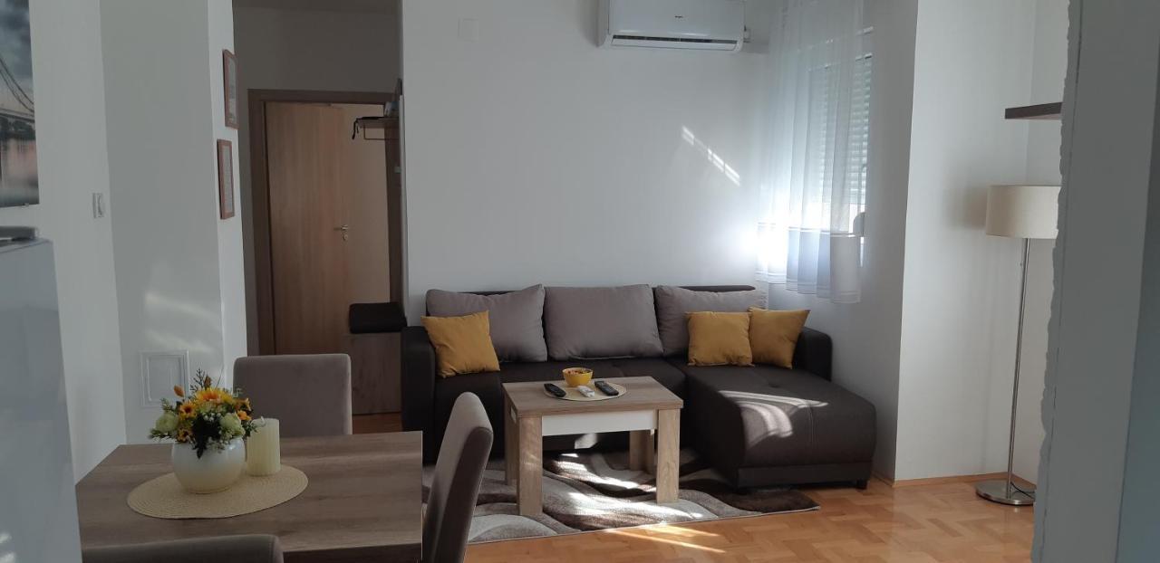 Apartman Vlada Appartement Pirot Buitenkant foto
