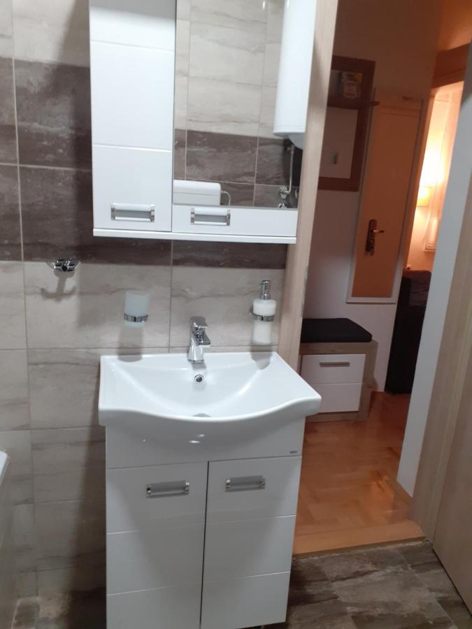 Apartman Vlada Appartement Pirot Buitenkant foto
