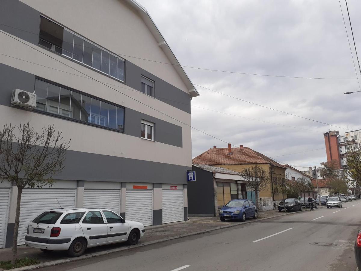 Apartman Vlada Appartement Pirot Buitenkant foto