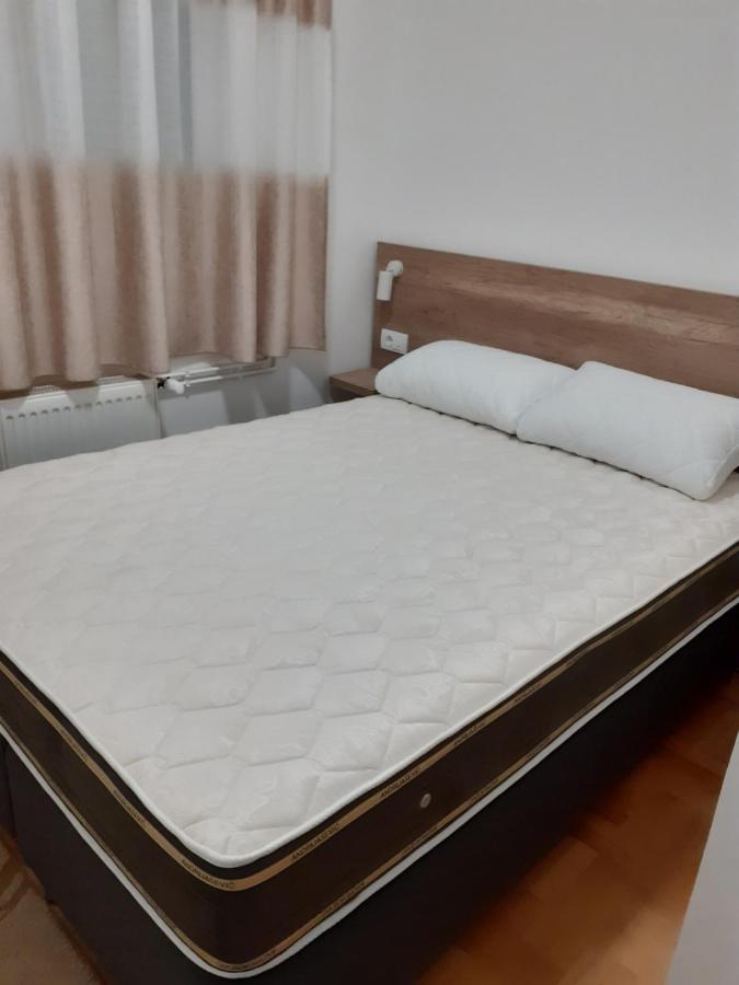 Apartman Vlada Appartement Pirot Buitenkant foto